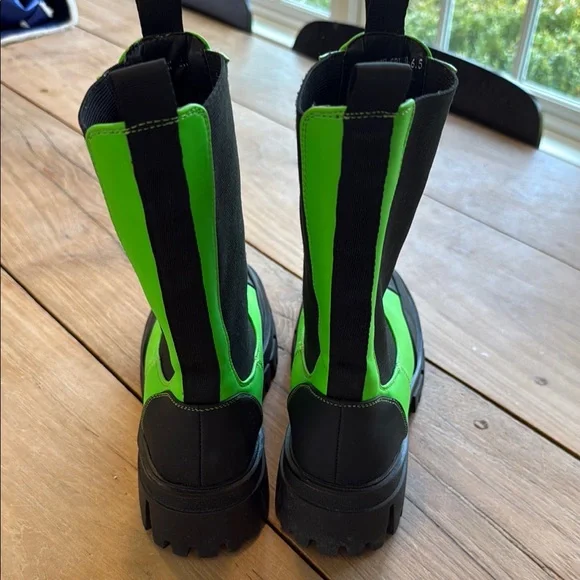 Women’s Green Chunky Chelsea Rain Boots - Picture 3 of 6